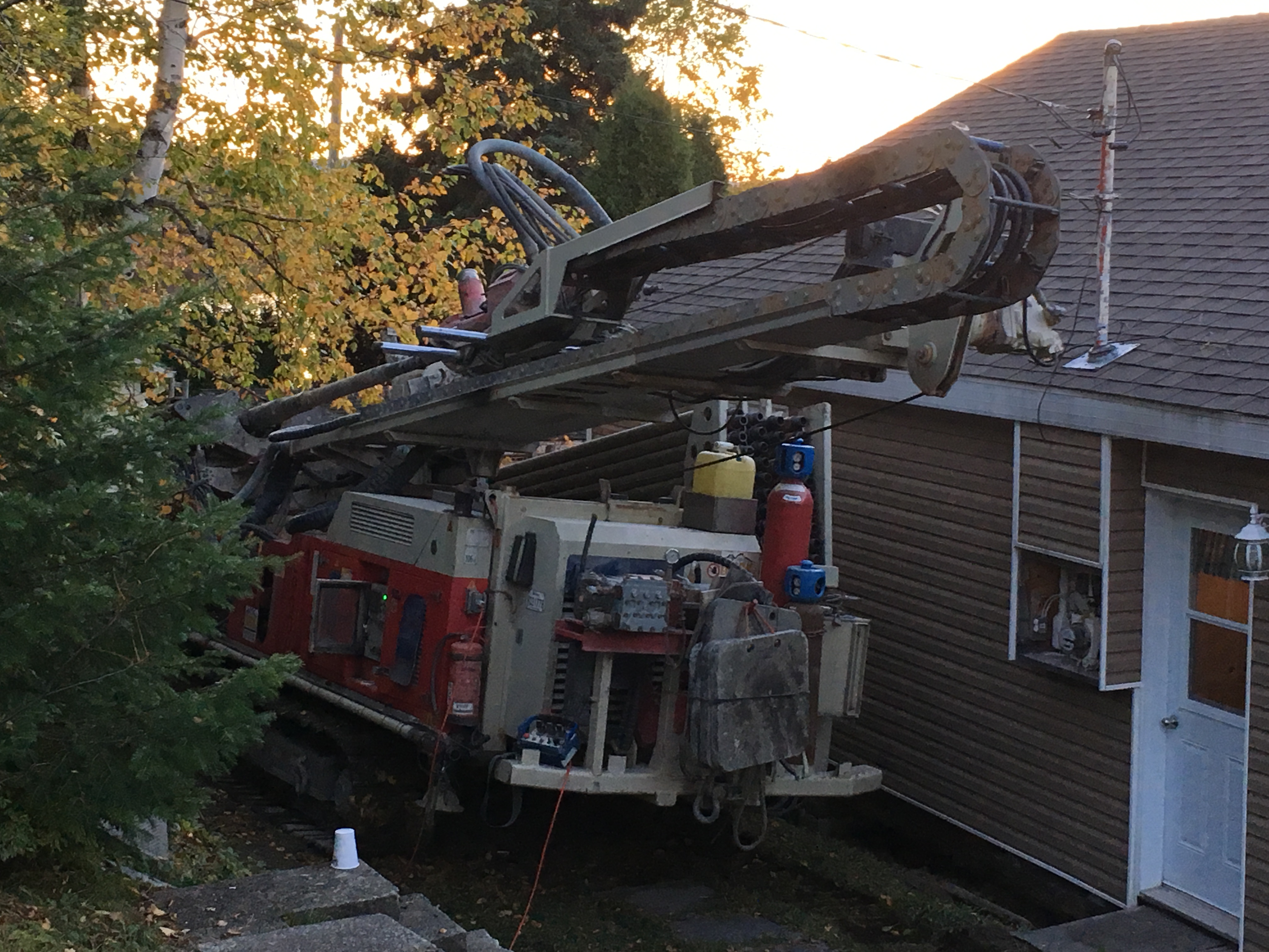 Puits artésien Saguenay - Lac-Kénogami - Jonquière - Foreuse sur chenilles - Comacchio MC-900P