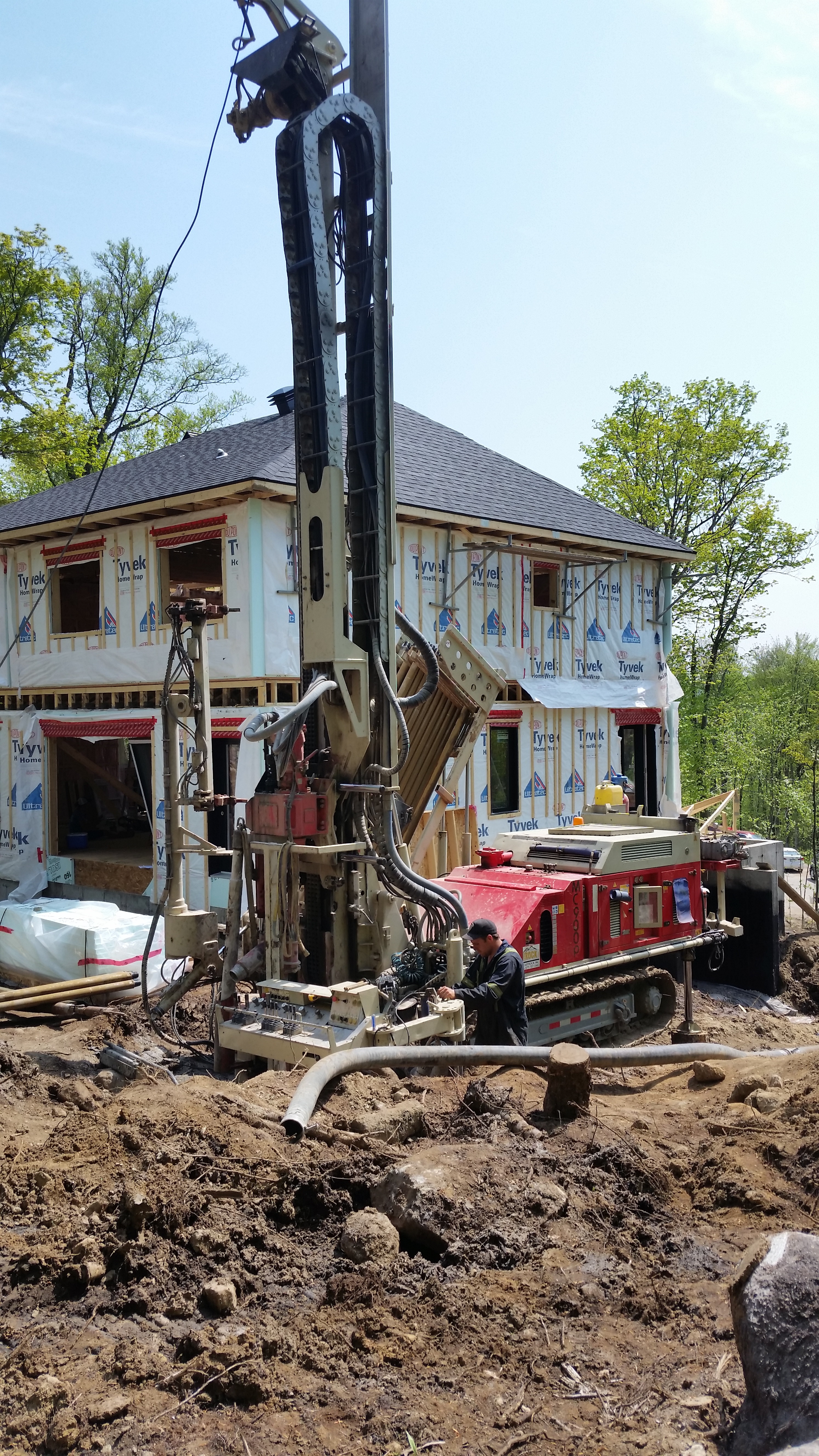 Puits artésien Aube 260 - Stoneham - Comacchio MC-900P - Foreuse sur Chenilles - Chemin des Chanterelles