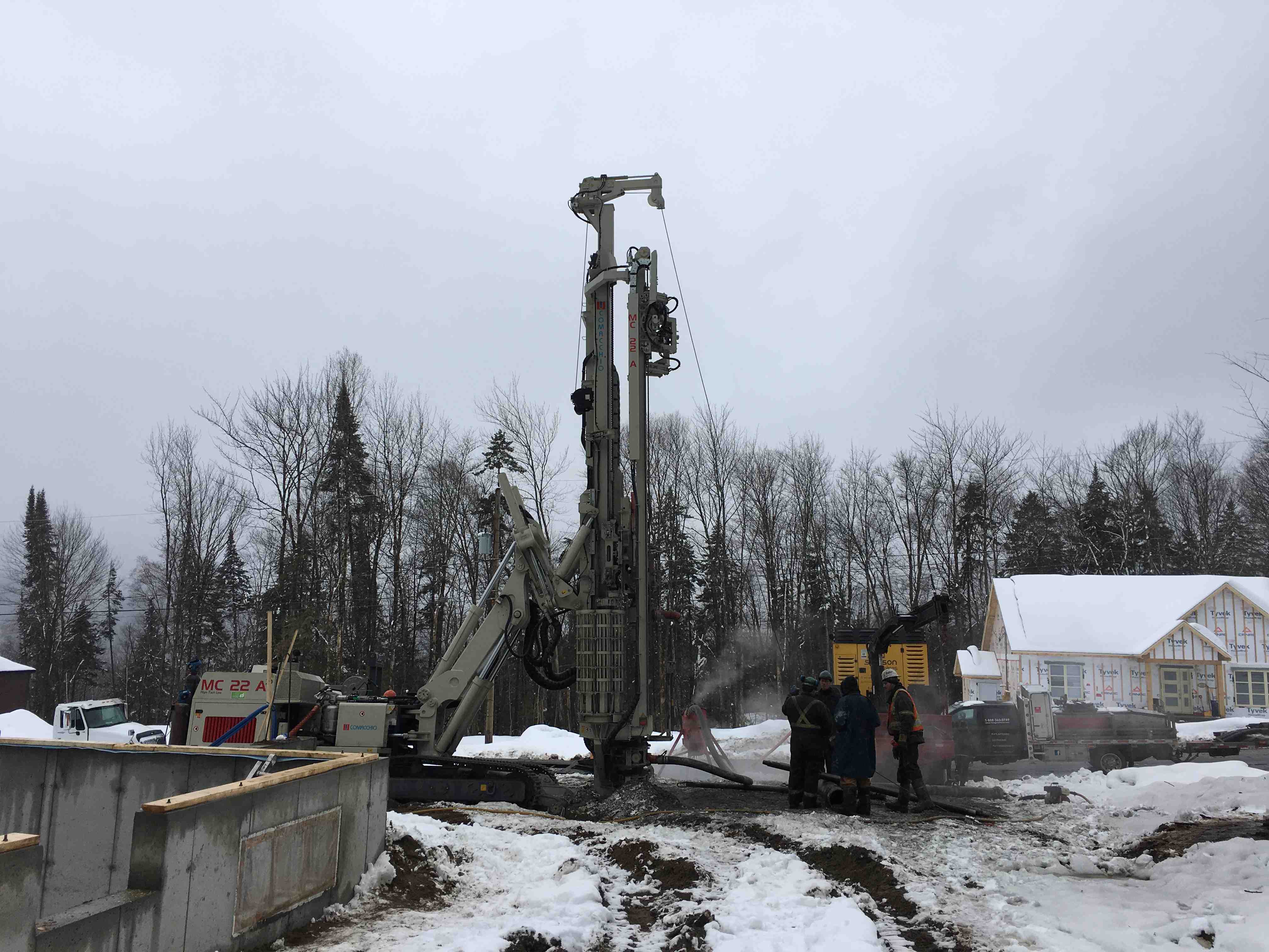Puits artésien Stoneham - Aube 260 - Chemin des Chanterelles - Comacchio MC-22a - Foreuse sur Chenilles