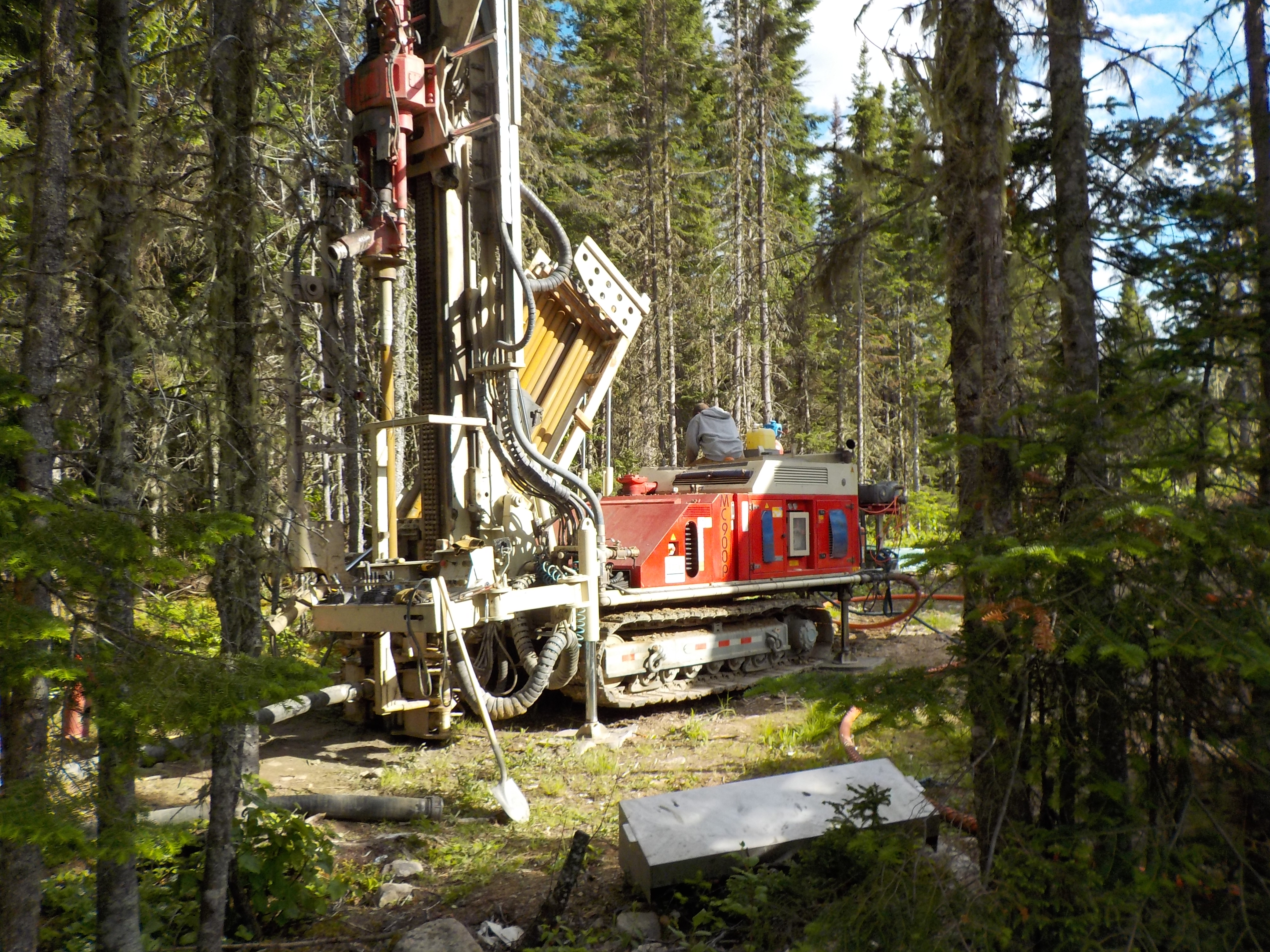 Puits artésien Charlevoix - Lac-Jacot - Zec Lac-au-Sable - Clermont - Foreuse sur Chenilles - Comacchio MC-900P Puits Charlevoix