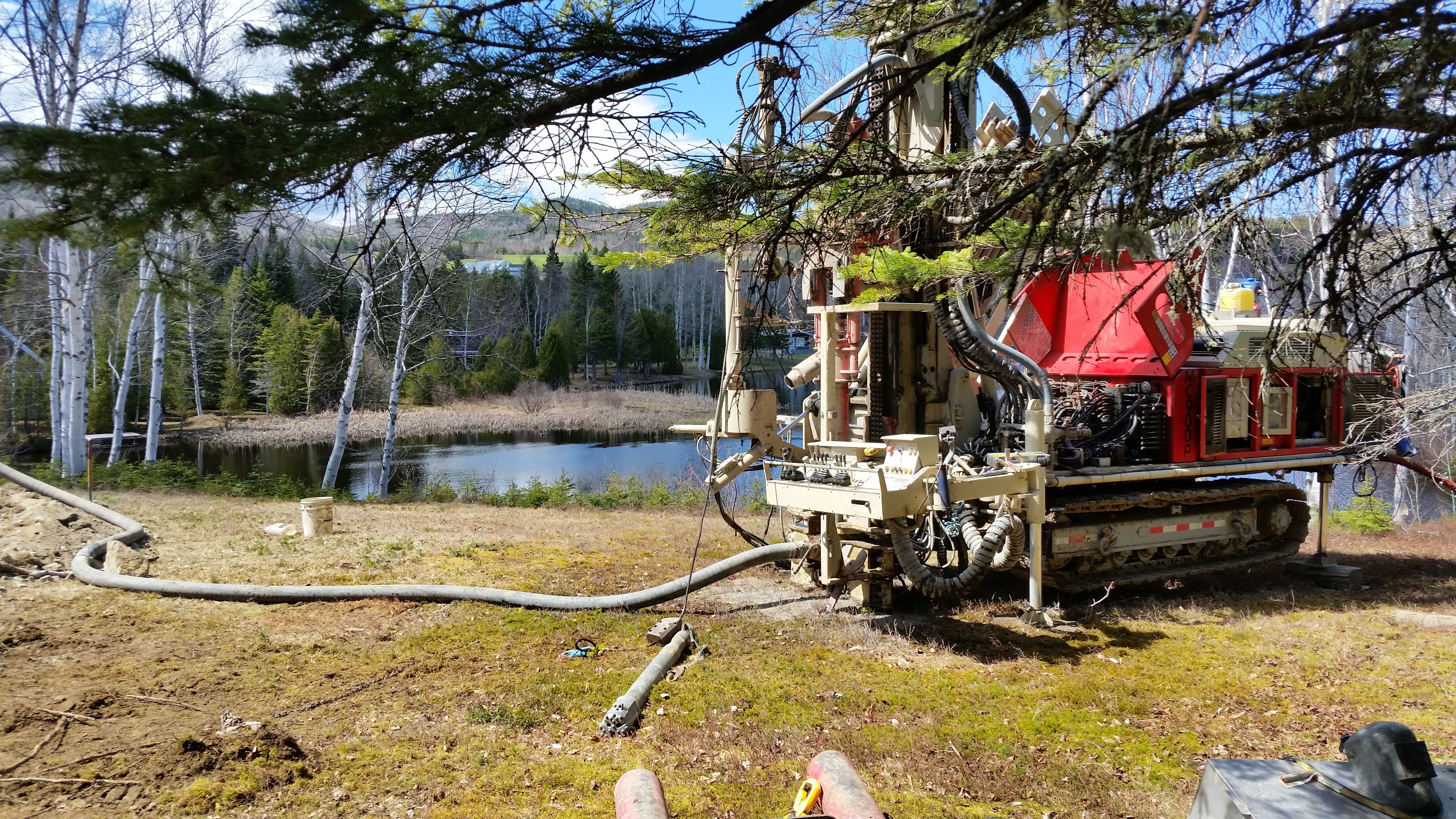 Puits artésien Charlevoix - Les Éboulements -Chemin St-Thomas - Puits Charlevoix - Foreuse sur Chenilles - Comacchio MC-900P