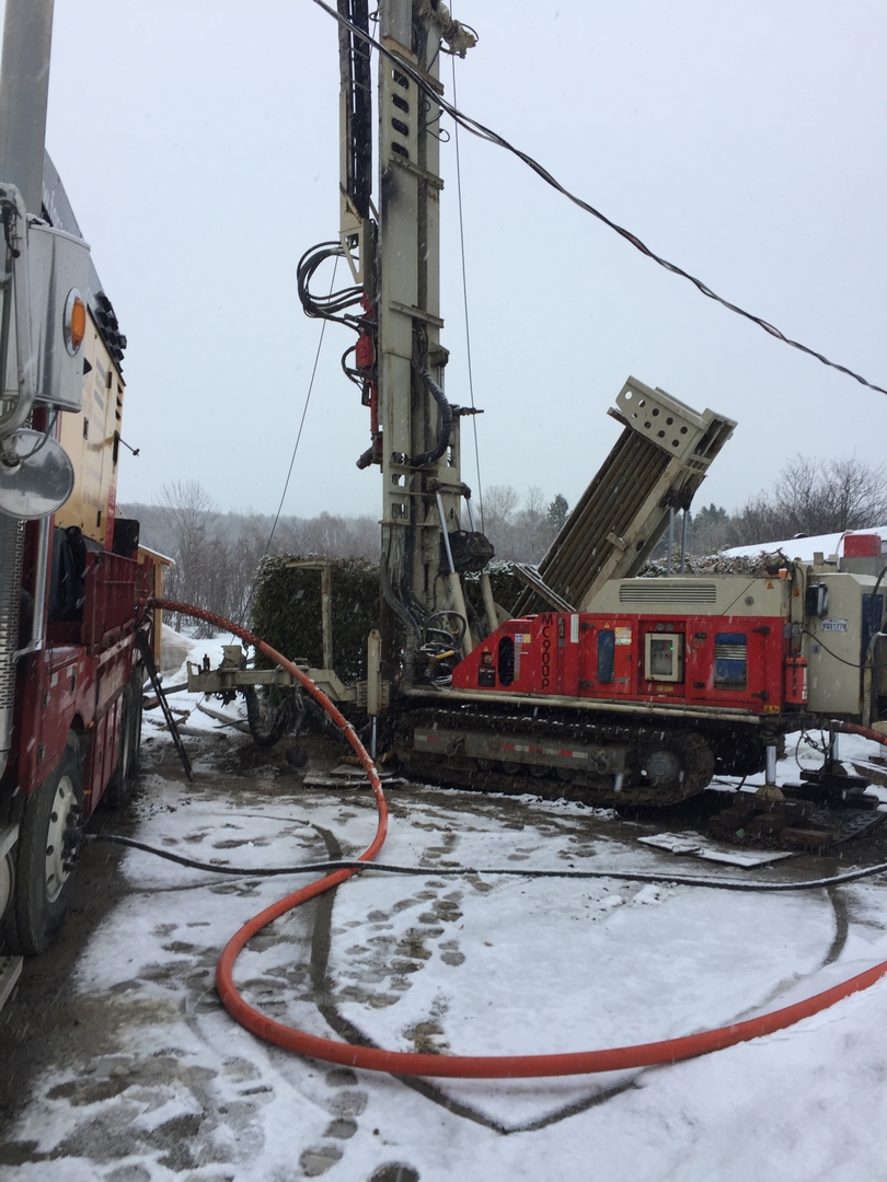 Puits artésien Baie-Saint-Paul - Charlevoix - Chemin Cap-aux-Corbeaux Nord - Pompe submersible - Collerette de bentonite - forage samson - samson et frères inc