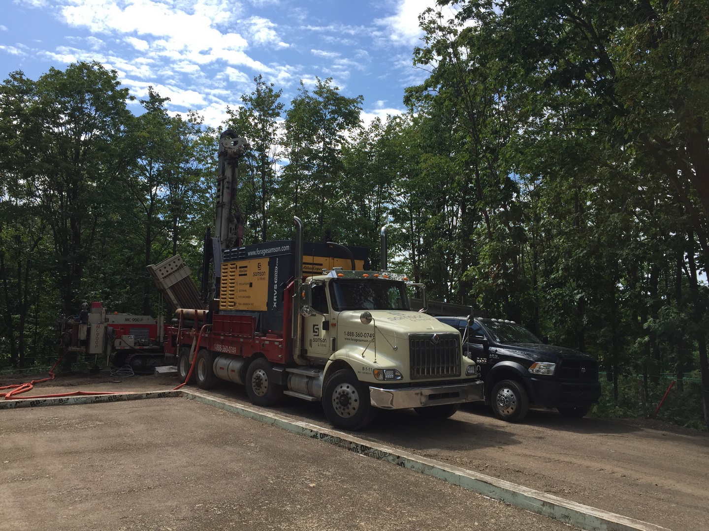 Puits artésien Saint-Eugène - L'Islet - Chemin Lamartine Ouest - Forage Samson - Samson et Frères - Comacchio MC-900P - Foreuse sur chenilles - pompe submersible - Collerette de bentonite - Puits L'Islet
