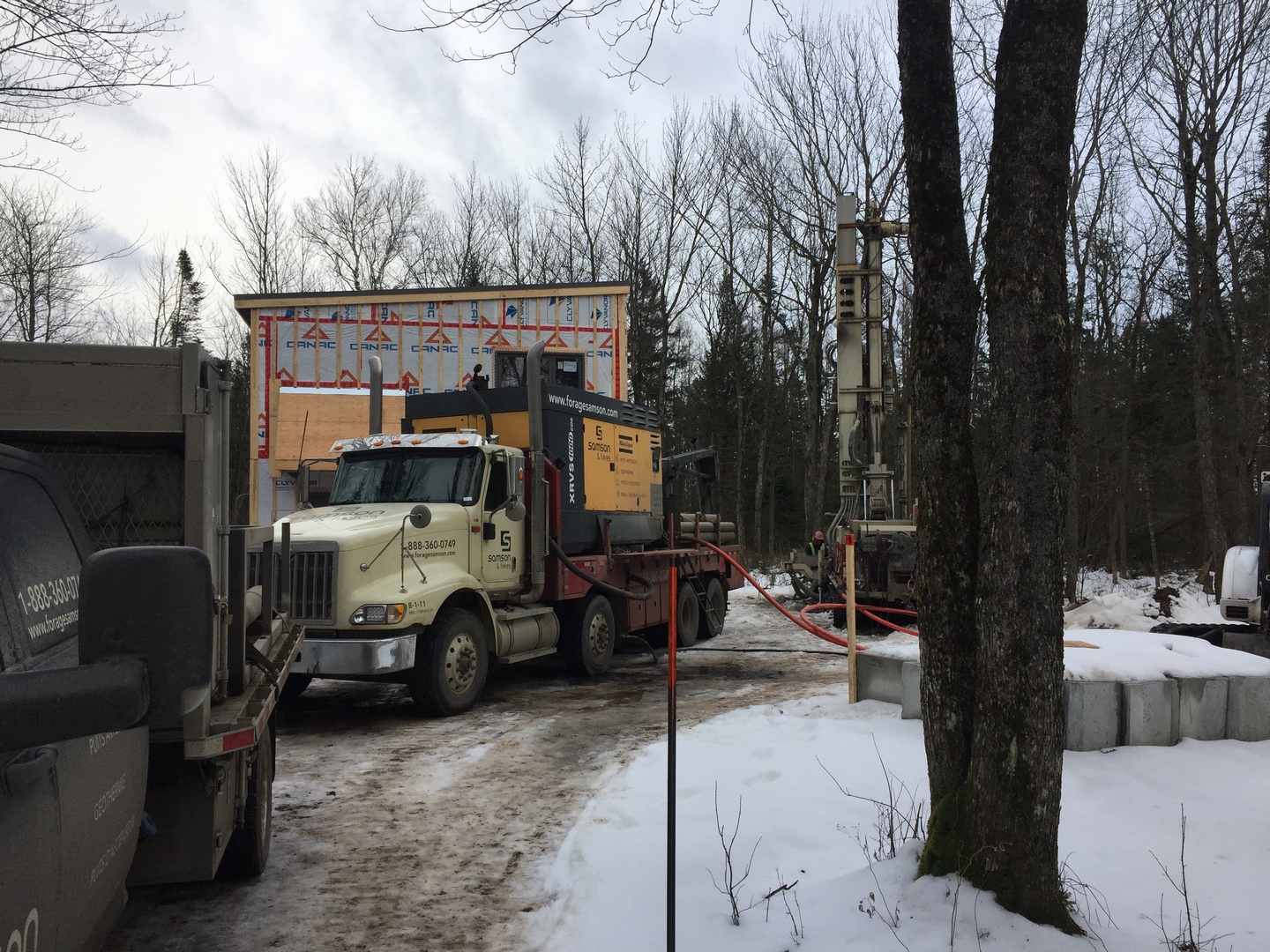 Puits artésien Lévis - Saint-Jean-Chrysostome - Chemin de Saint-Judes - Foreuse sur chenilles - Comacchio MC-900P - Forage Samson - Samson et Frères Inc - Pompe submersible