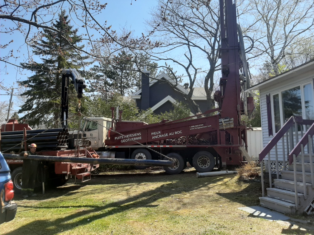 Puits artésien Montmagny - Montée 411 route 132 - Puits Montmagny - Samson et frères inc - forage samson - collerette de bentonite - installation d'une pompe submersible