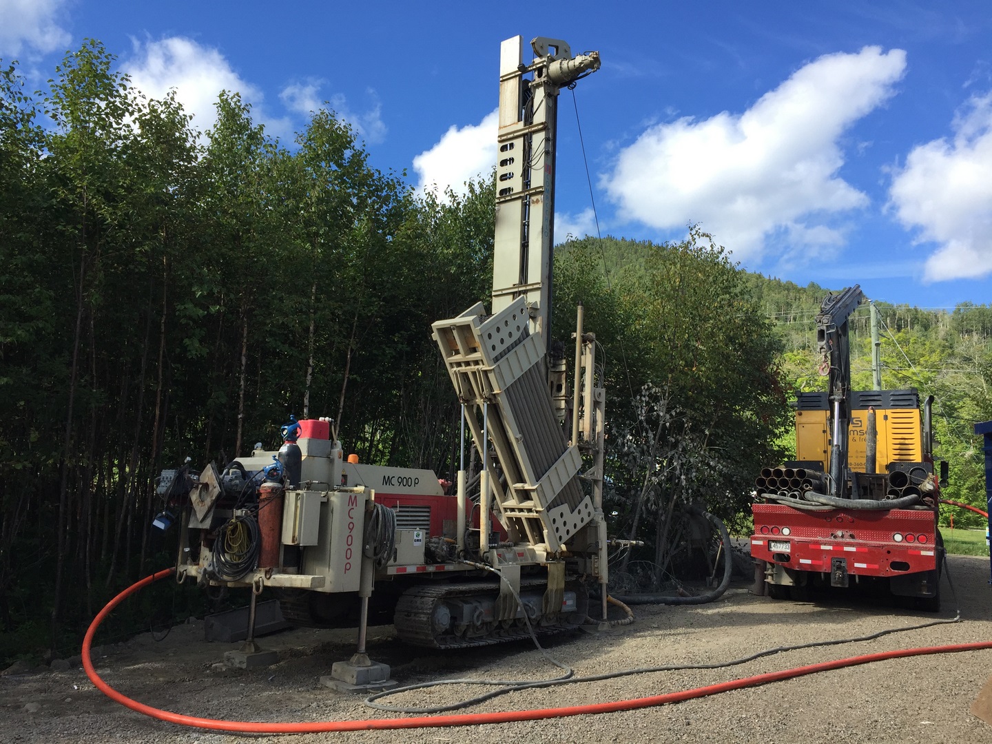 Puits artésien Petite-Rivière-St-François - Charlevoix - Puits Charlevoix - foreuse sur chenilles - Comacchio MC-900P - Chemin Multis-Bois - Domaine Multis-Bois - Pompe submersible