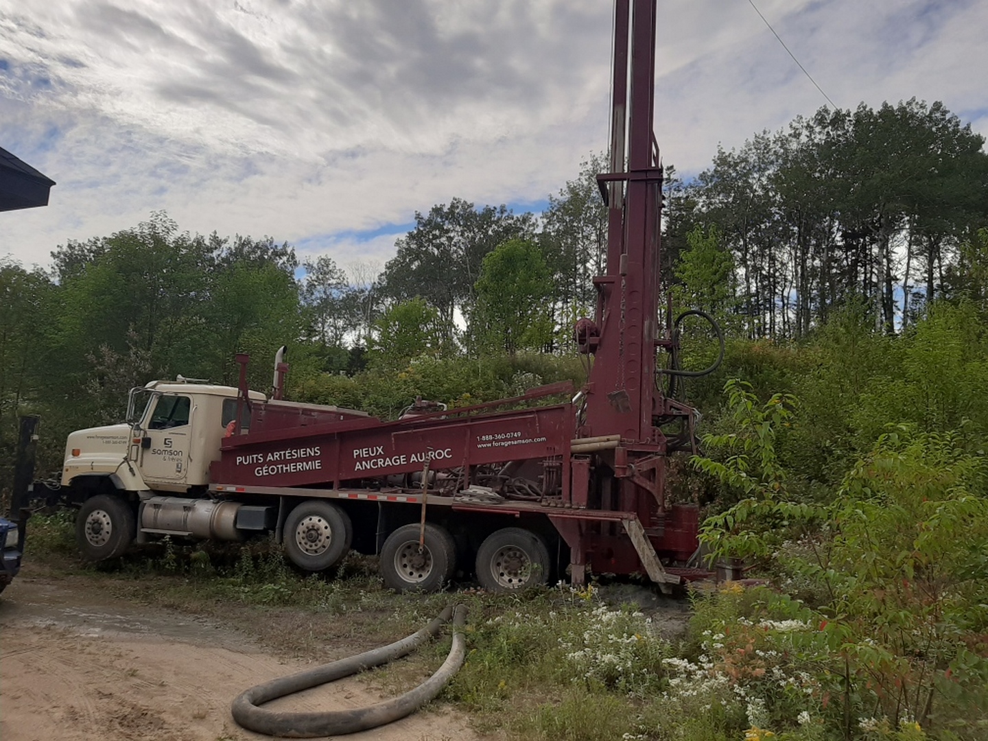 Puits artésien Charlevoix - Saint-Siméon - Rue du Brouillard - Foreuse - Foremost DR-24 - forage samson - samson et frères inc - pompe submersible