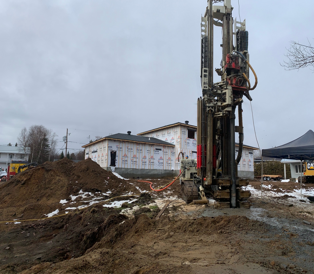 Puits artésien Boischatel - boulevard Trudelle - foreuse sur chenilles - comacchio mc-22a - pompe submersible - forage samson