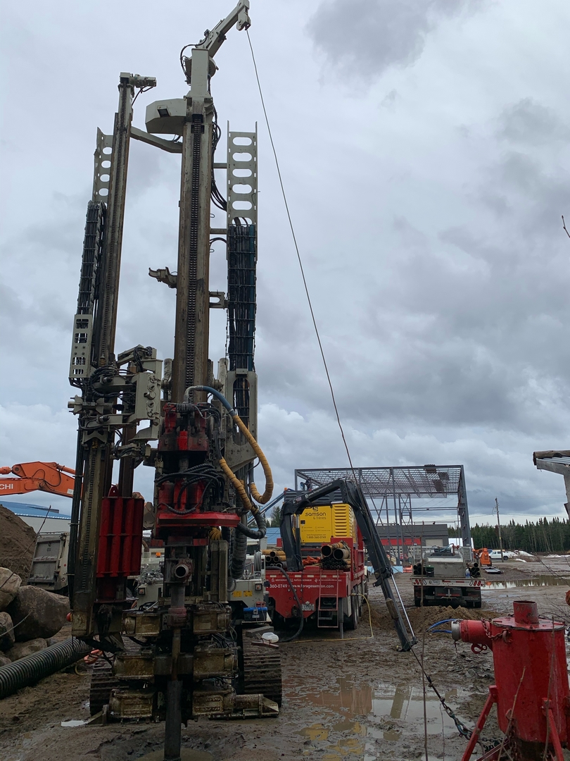 Puits artésien Sainte-Catherine-de-la-Jacques-Cartier - Rue Edward-Assh - Transport LEV - ADV excavation - foreuse sur chenilles - commachio MC-22a - Pompe submersible 
