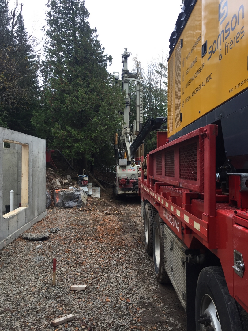 Puits artésien Lac-Trois-Saumons - L'Islet - forage samson - samson et frères inc - foreuse sur chenilles - comacchio mc-22a - collerette de bentonite - pompe submersible