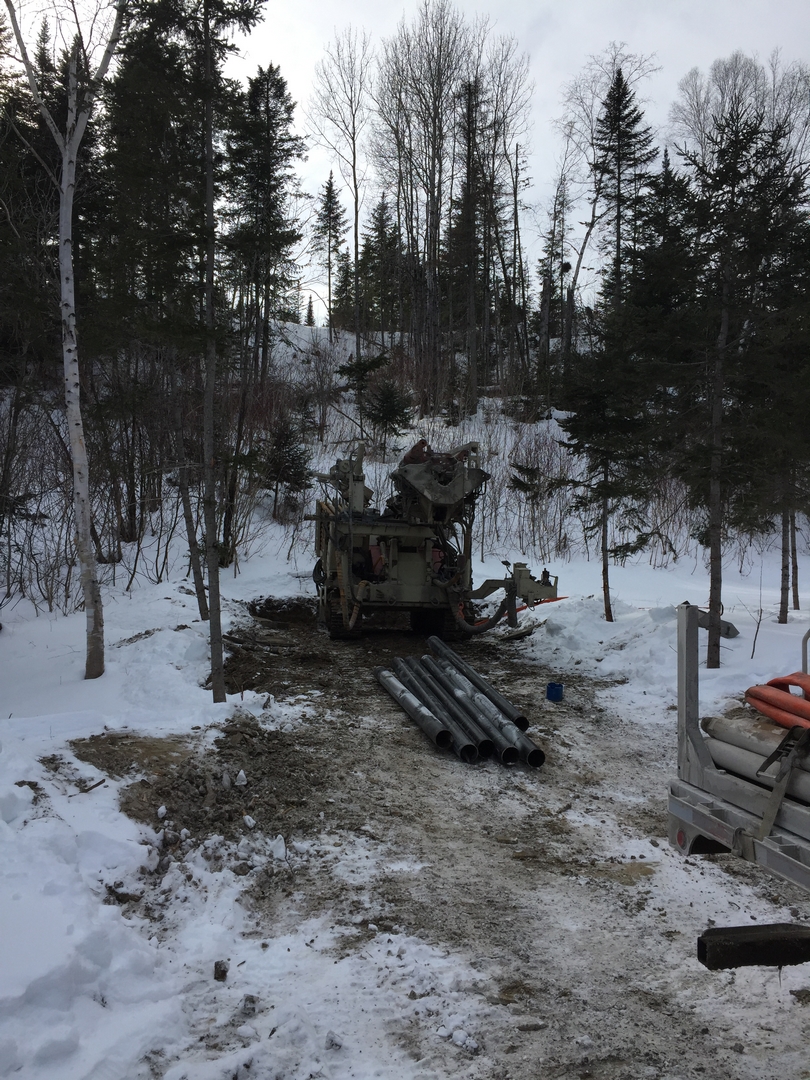 Puits artésien Charlevoix - Puits st-urbain de charlevoix - foreuse sur chenilles - comacchio mc-900p - forage samson - puits samson - samson et frères inc - pompe submersible