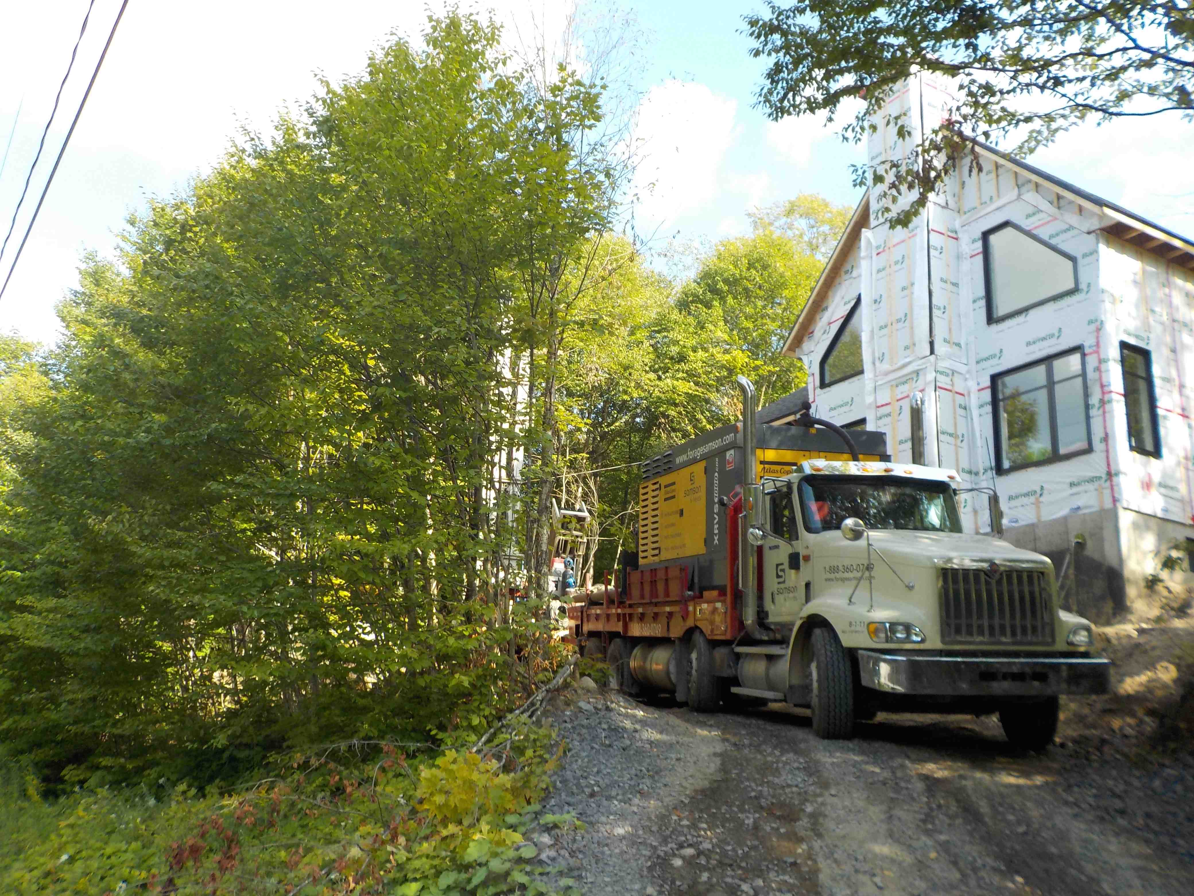 Puits artésien Stoneham - La Jacques Cartier - Chemin des Parulines - comacchio MC-900P - Foreuse sur Chenilles