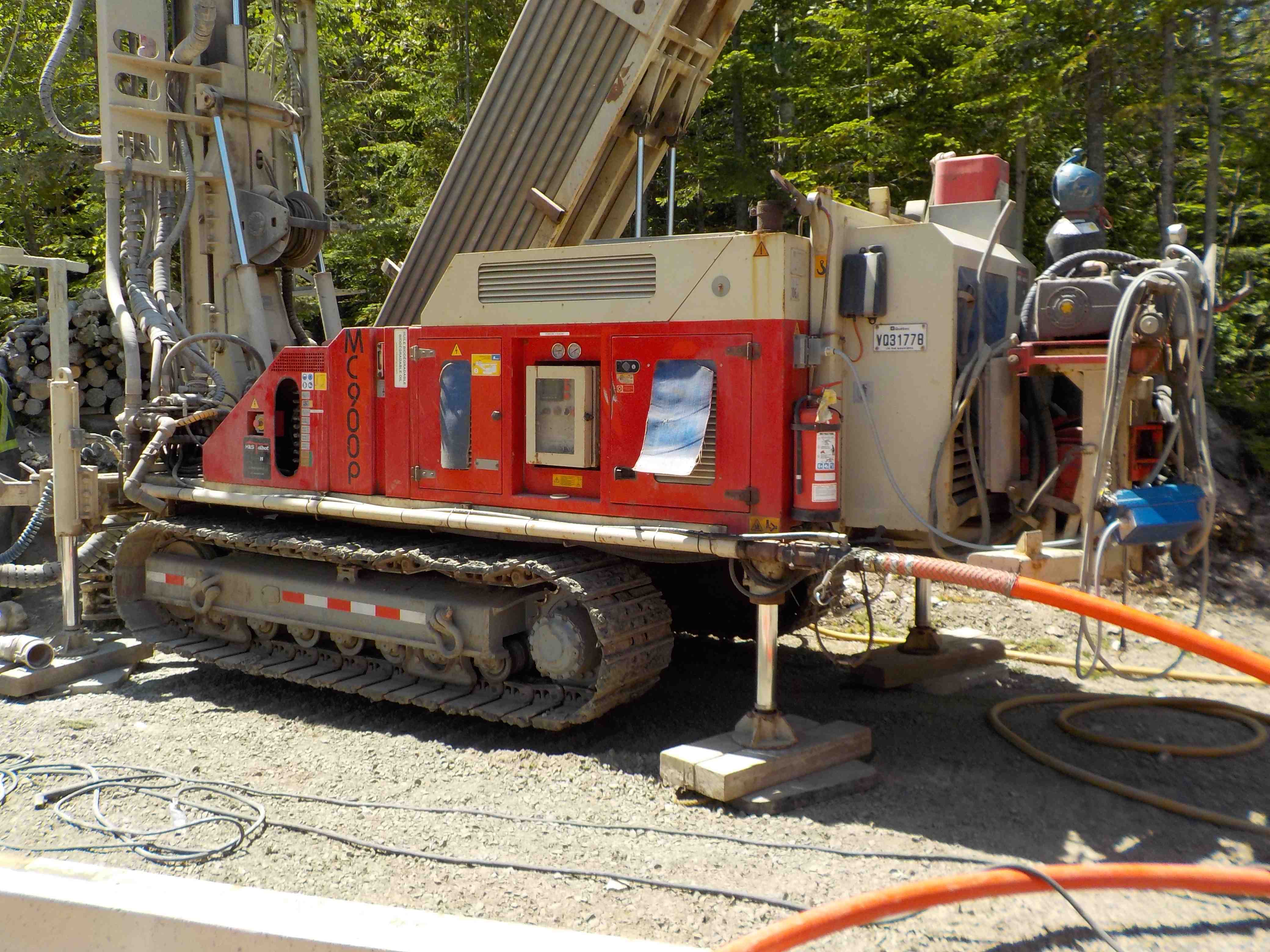 Puits artésien Saint-Irénée - Charlevoix - Chemin du Mitan - Ruisseau Jureux - Foreuse sur Chenilles - Charlevoix - Comacchio MC-900P