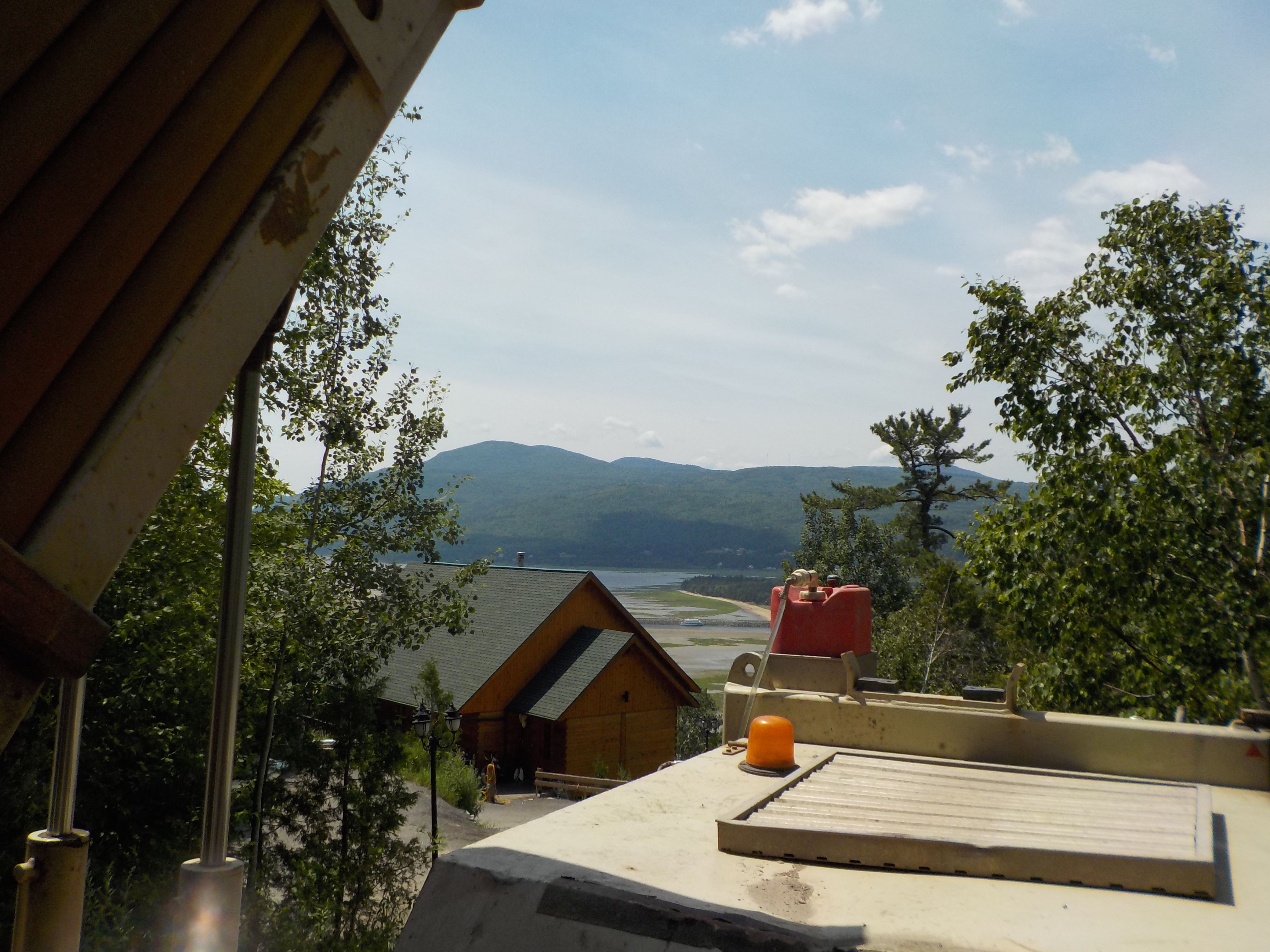 Puits artésien Charlevoix - Puits artésien Baie-Saint-Paul - Baie-St-Paul - Puits Charlevoix - Forage Charlevoix - Route 362 - Foreuse sur Chenilles - Comacchio MC-900P-Collerette de bentonite - Pompe submersible