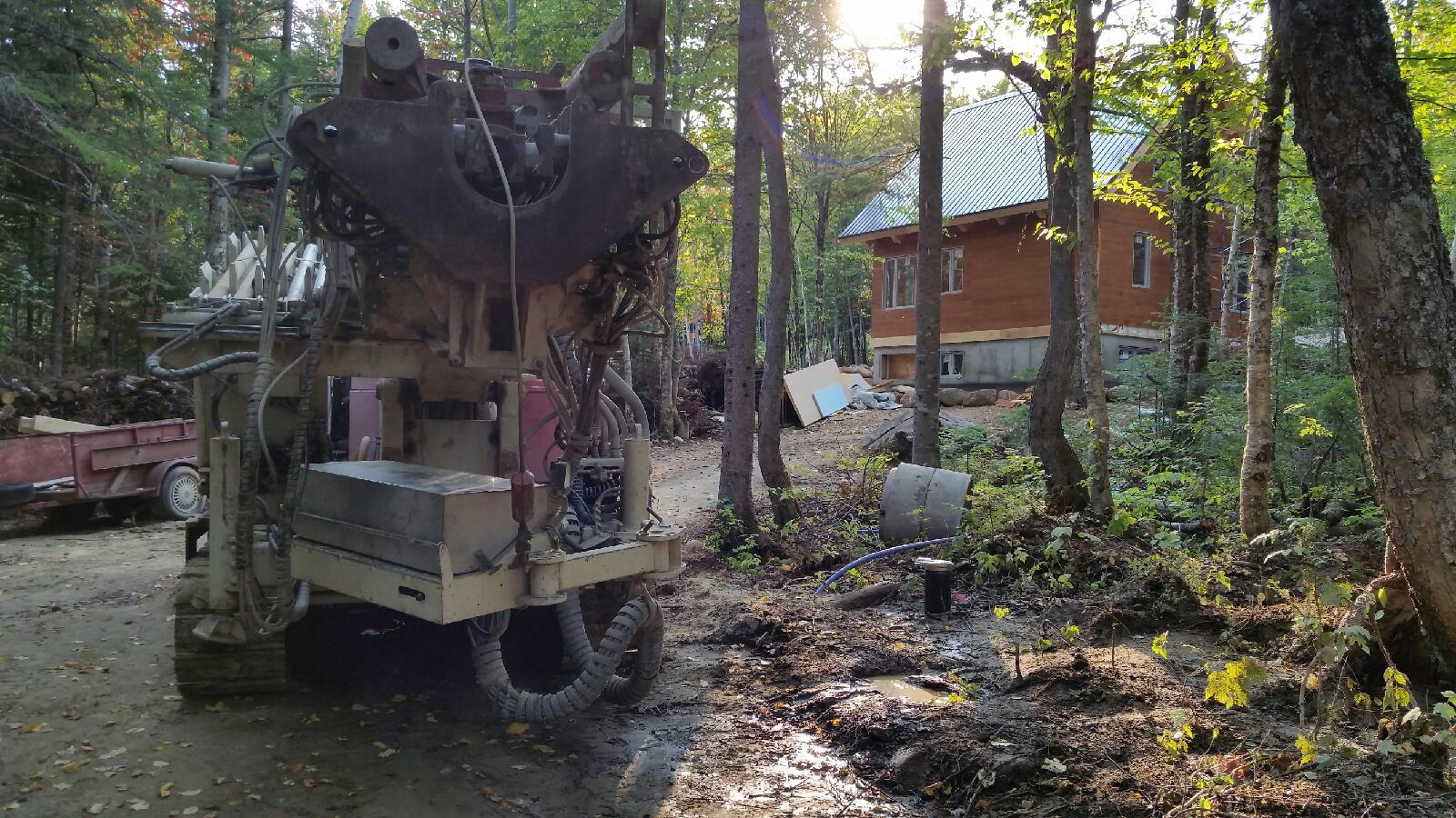 Puits artésien Charlevoix - Puits artésien Fief du Massif - Puits Charlevoix - Puits artésien Charlevoix - Puits Petite-Rivière-Saint-Francois - Chemin Sainte-Berthe - Comacchio MC-900P - Foreuse sur Chenilles