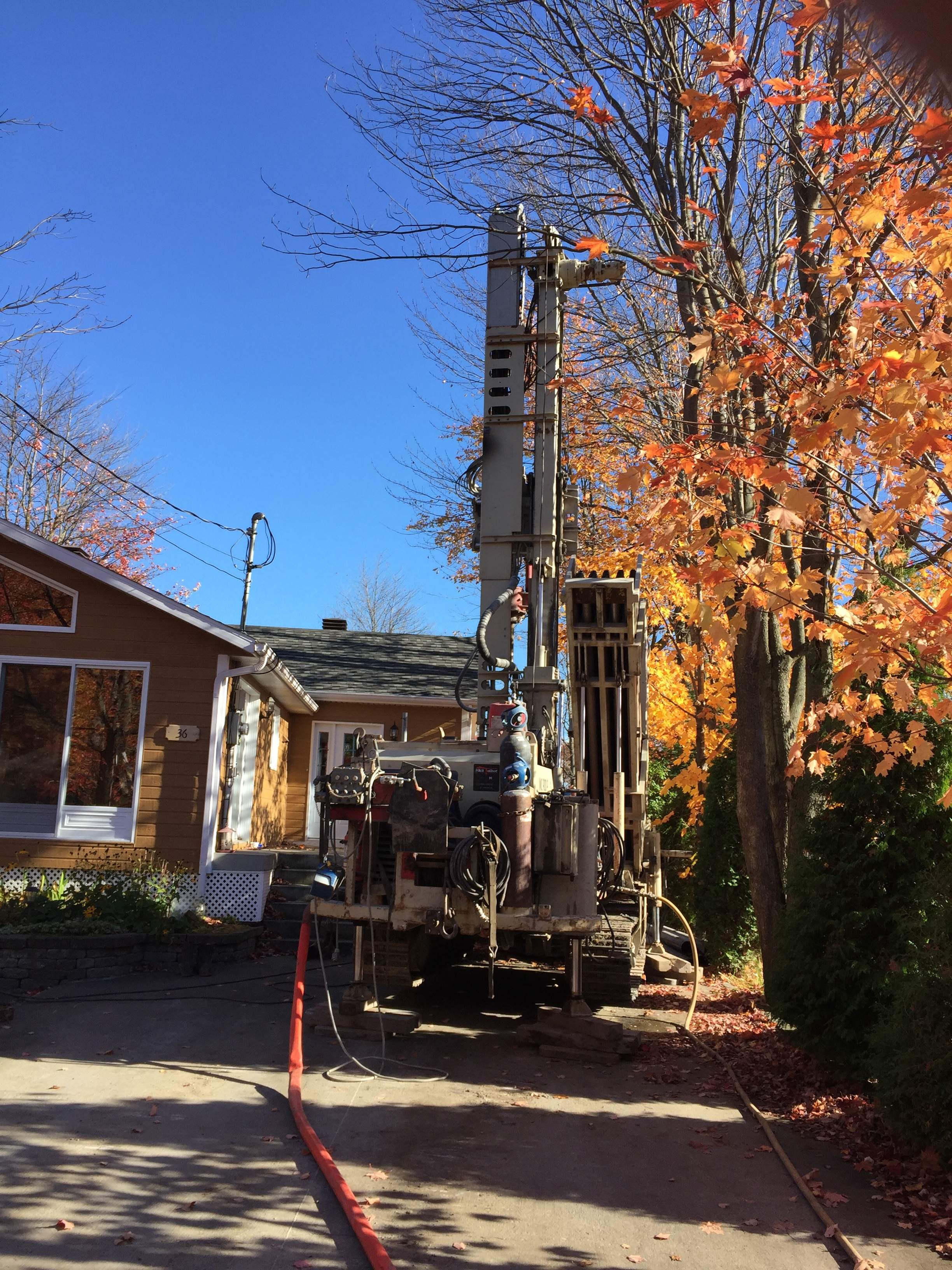 Puits artésien Saint-Isidore - Puits artésien Beauce -  Puits Beauce - Forage Beauce - Rue Labonté - Comacchio MC-900P - Foreuse sur Chenilles