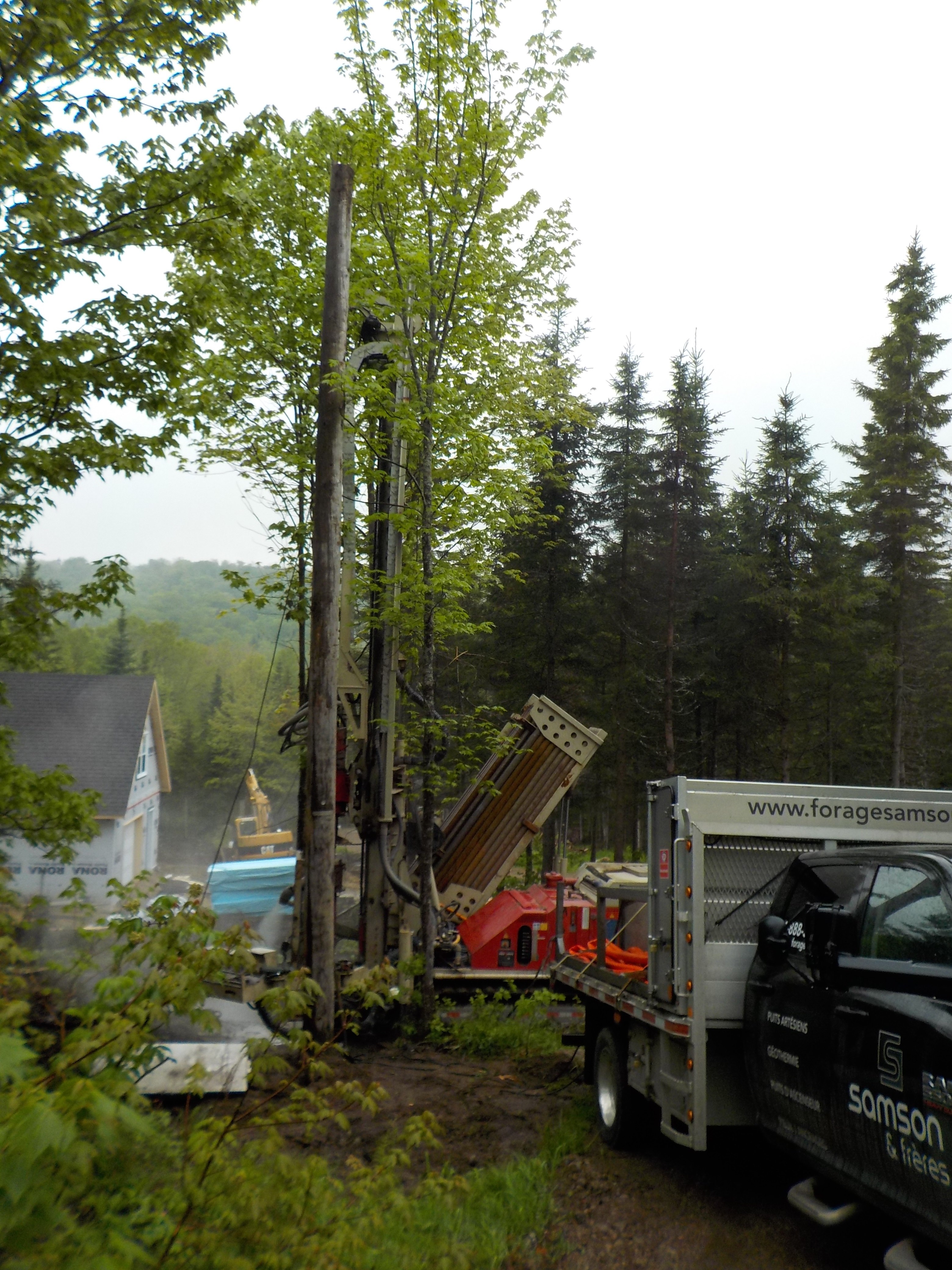 Puits artésien Saint-Raymond de Portneuf - Rang Gosford - Puits portneuf - Puits Saint-Raymond - Comacchio MC-900P - Foreuse sur Chenilles - Samson et Frères Inc - Forage Samson - Pompe submersible