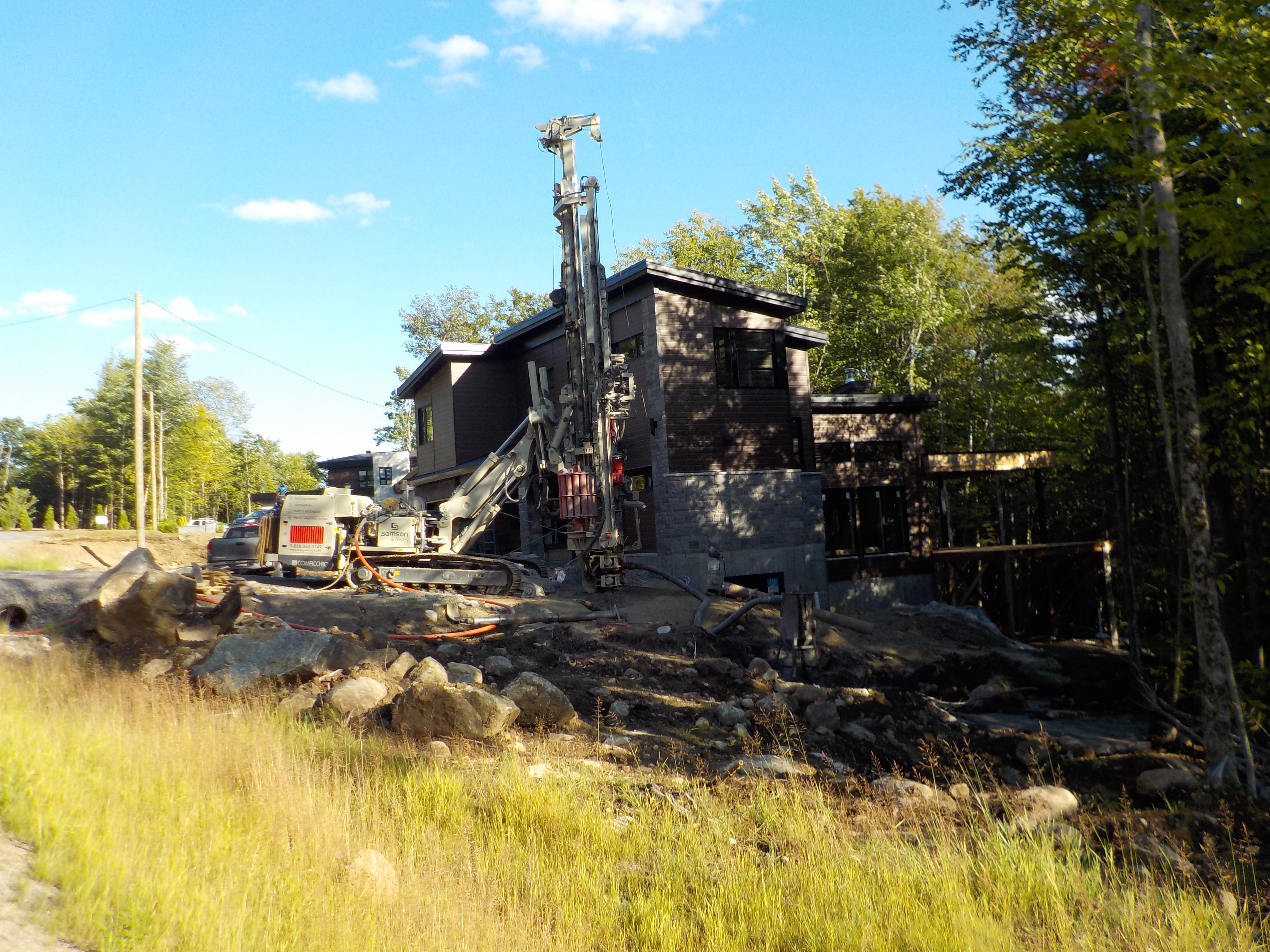 Puits artésien Stoneham - Forage Stoneham - Pompe submersible - Chemin des Chanterelles - Comacchio MC-22a - Foreuse sur Chenilles - Forage Samson - Samson et Frères Inc - Aube 260 - La Jacques Cartier