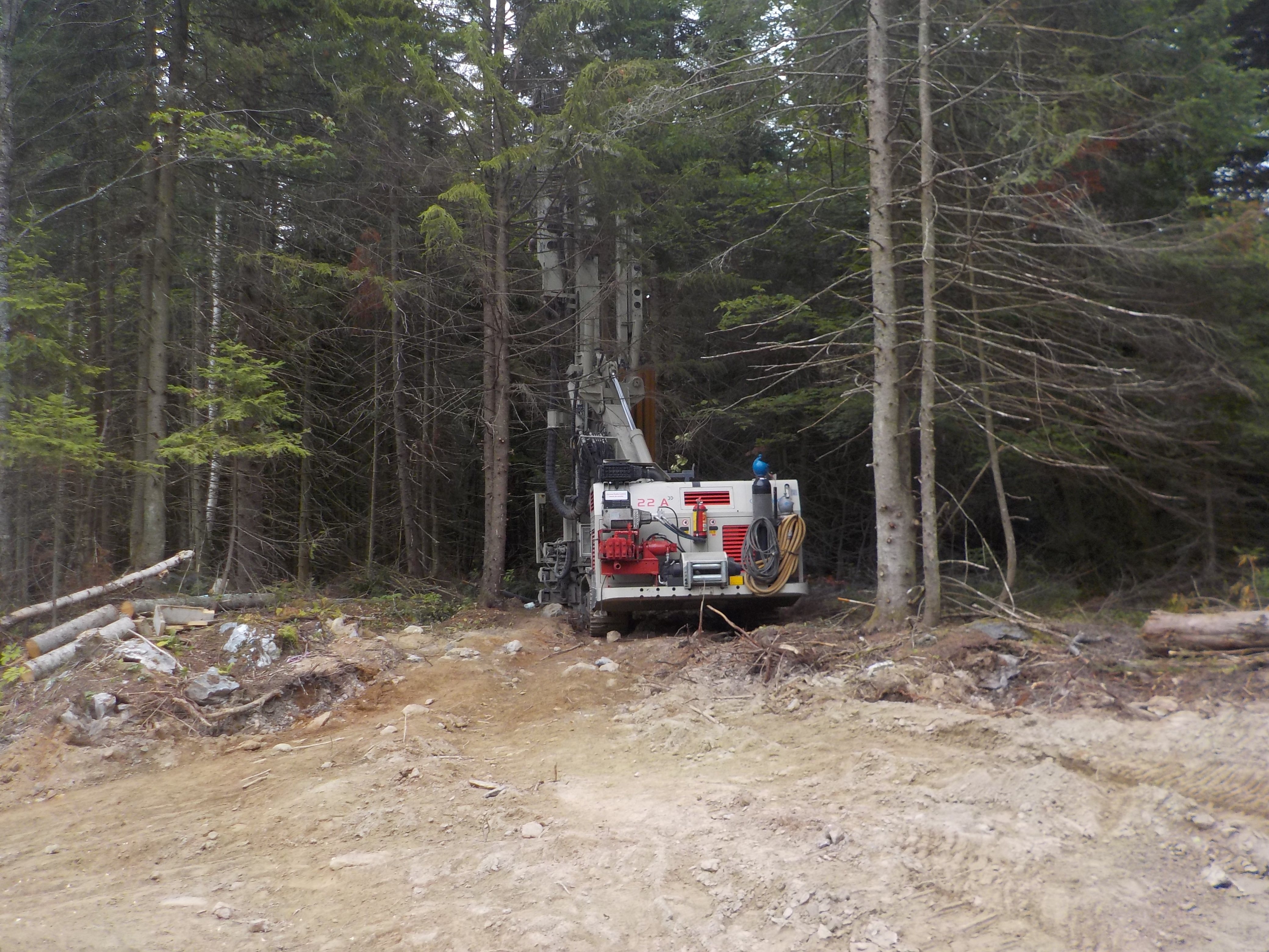 Puits artésien Lac-Mailloux - Saint-Philémon - Bellechasse - Foreuse sur Chenilles - Comacchio MC-22a - Chemin du Lac-Mailloux - Puits artésien Saint-Philémon - Forage Samson - Samson et Frères Inc - Pompe submersible