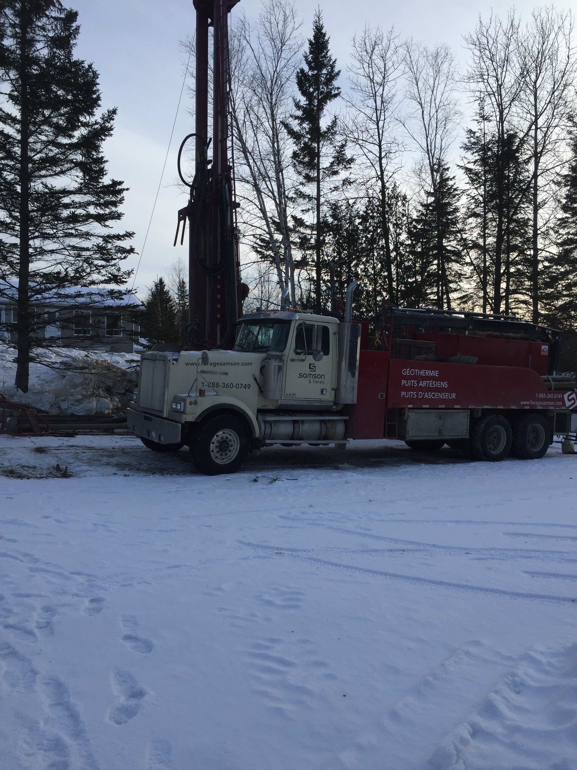 Puits artésien Saint-Tite-des-Caps - Puits Saint-Tite-des-Caps  -Foremost DR-24 - Charlevoix - Puits Samson - Forage Samson - Samson et frères inc - Rang Saint-Léon - Collerette - Pompe submersible