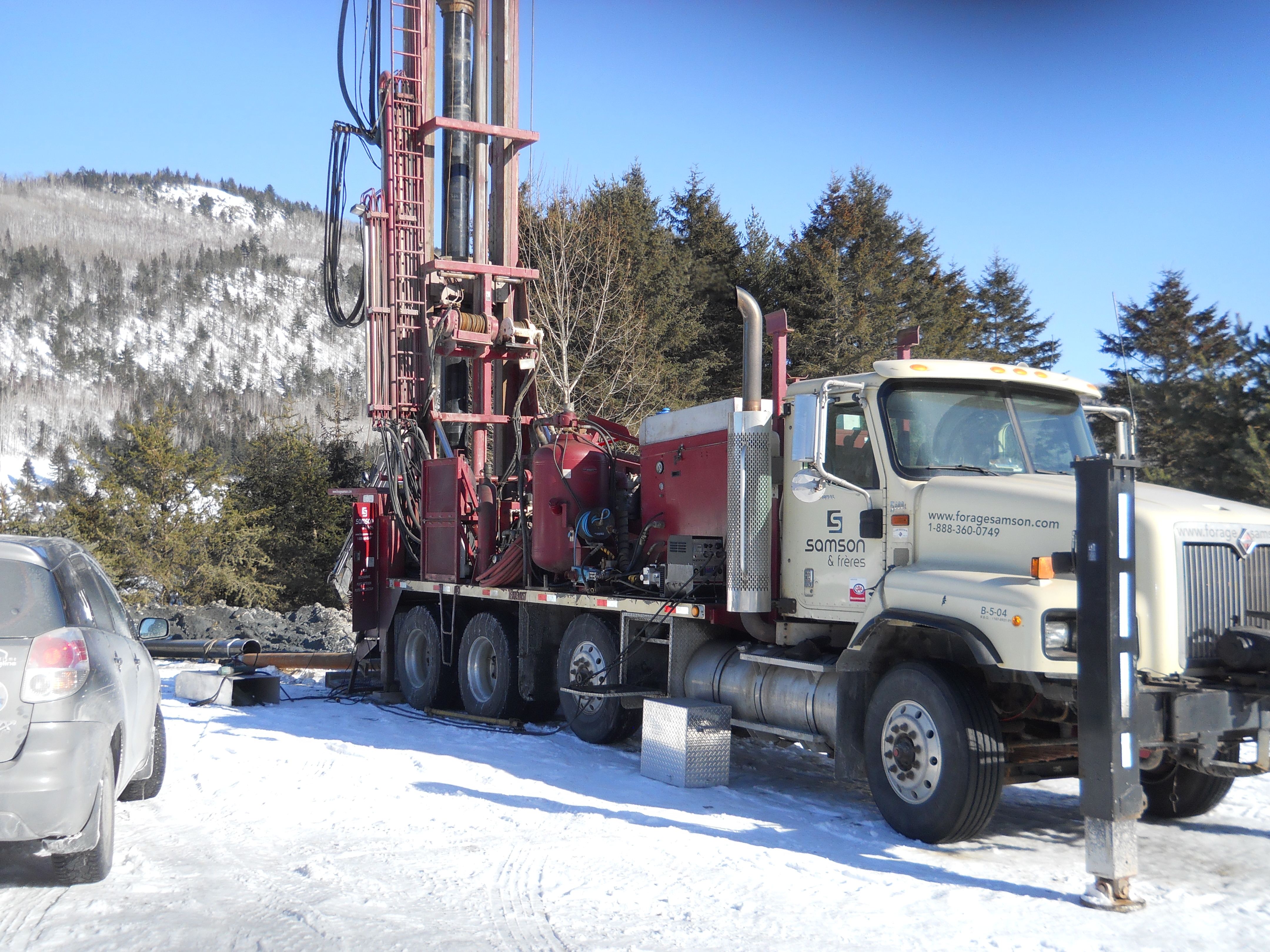 Puits artésien Charlevoix - Puits Charlevoix - Forage Charlevoix - Puits artésien Saint-Urbain - St-Urbain - Foremost DR-24 - Bucyrus Erie 60L - Crépine - Piézomètre - Développement - Essais de Pompage - Puits municipaux