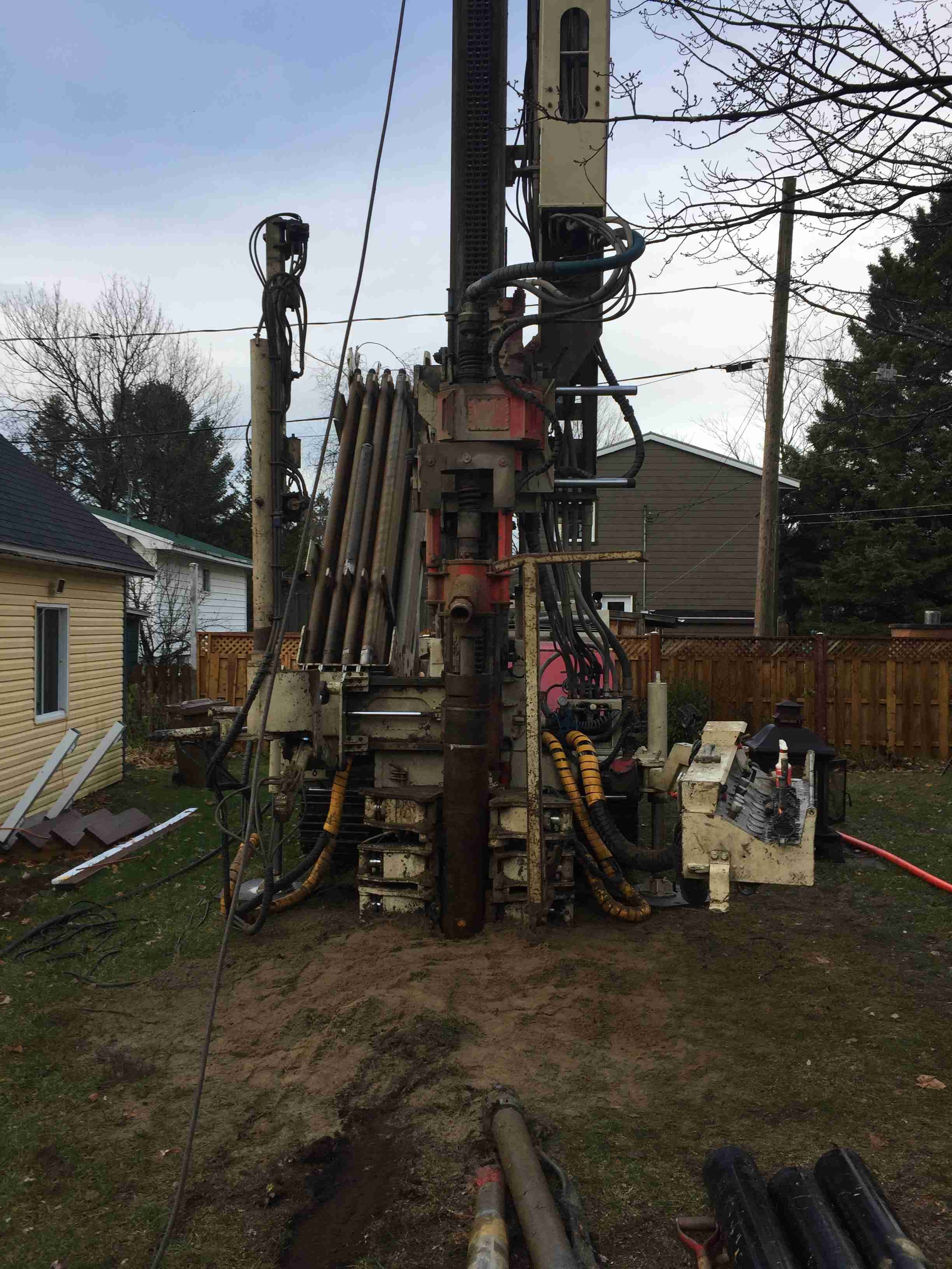 Puits artésien Portneuf - Neuville - Rue de la Chanterelle - foreuse sur chenilles - Comacchio MC-900P - Puits scellé - Forage Samson - Samson et frères inc - Pompe submersible Portneuf