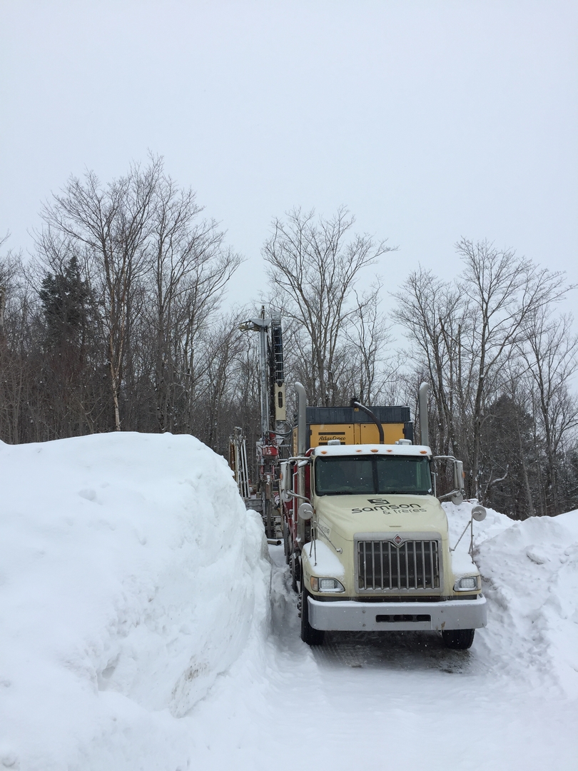 Forage - Puits artésien Lévis - Saint-Romuald - Foreuse sur Chenilles - Comacchio MC-900P - Centre de formation en mécanique de véhicule lourd - Rue de l'Etchemin - Samson et Frères Inc - Forage Samson