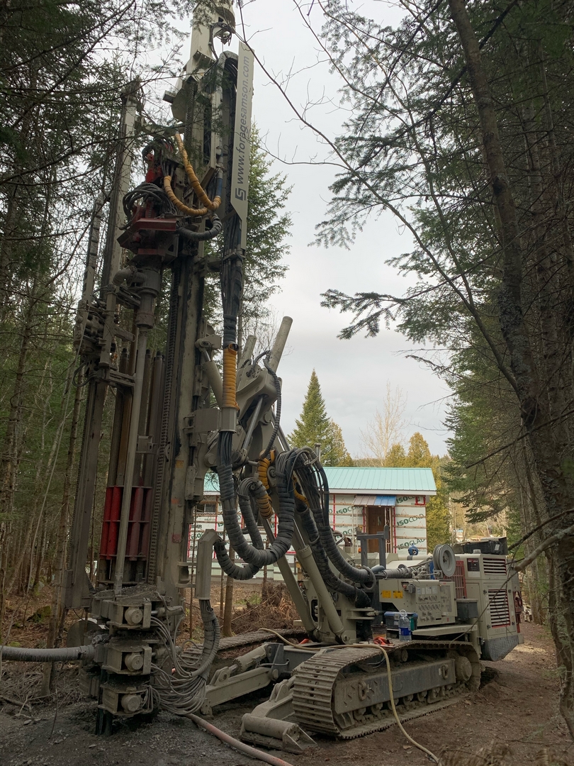 Puits artésien Lac-Trois-Saumons - Puits Saint-Aubert - L'Islet - foreuse sur chenilles - Comacchio MC-22a - Collerette de bentonite - pompe submersible  - Chemin du tour du lac-trois-saumons