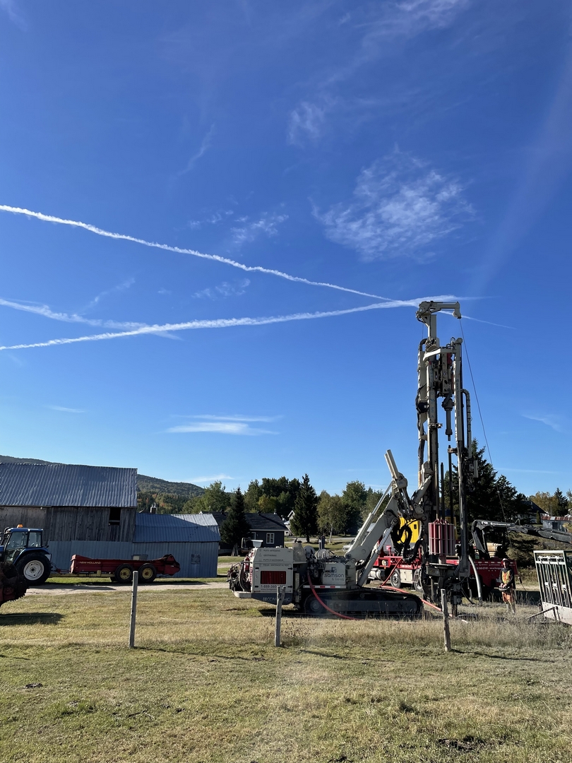 Puits artésien Charlevoix - Les Éboulements - Forage puits - Forage Samson - Foreuse sur chenilles - Comacchio mc-22a - puits charlevoix - pompe submersible