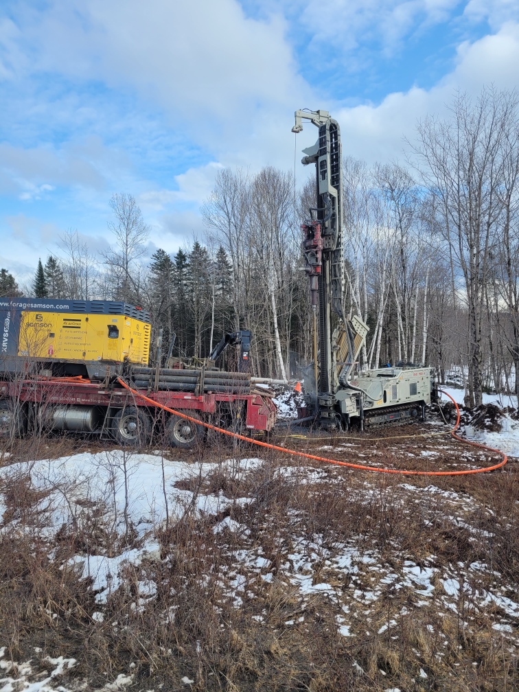 Puits artésien Saint-Raphael - puits bellechasse - route 281 - forage samson - foreuse sur chenilles - comacchio geo900a - pompe submersible