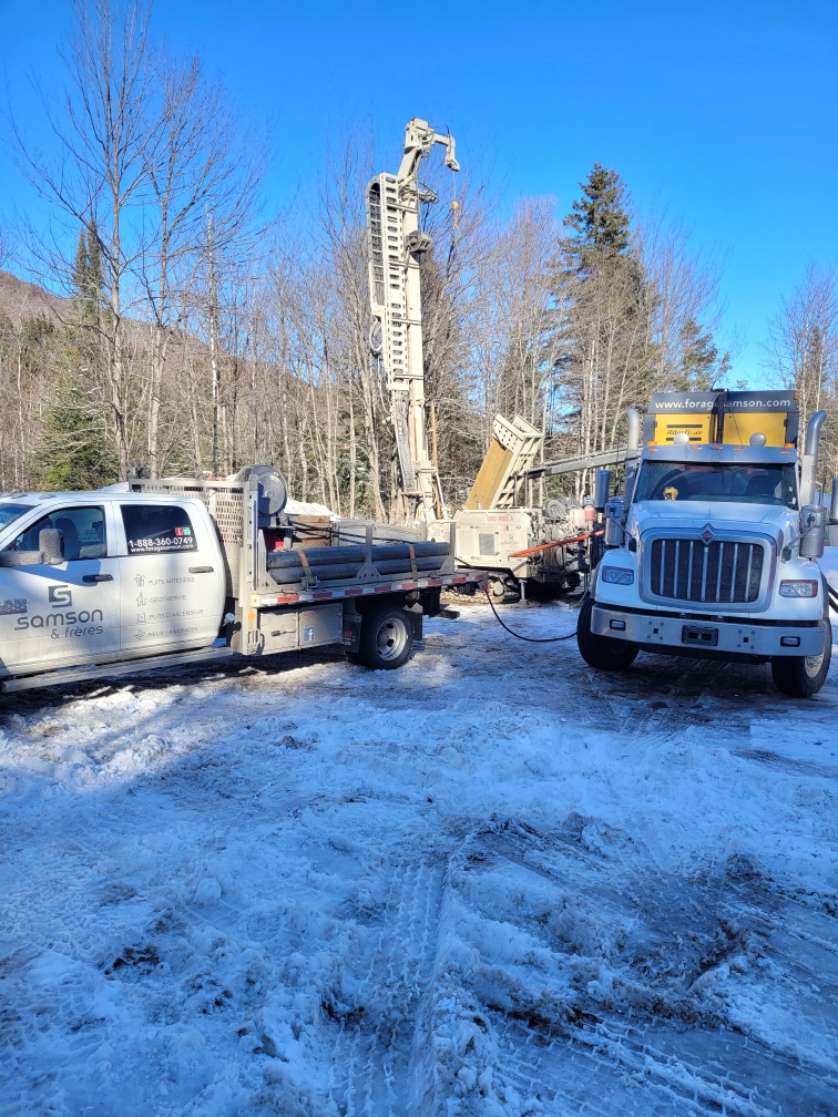 Puits artésien Sainte-Brigitte-de-Laval - puits ste-brigitte-de-laval - foreuse sur chenilles - comacchio geo900a - rue du cap - forage samson - pompe submersible