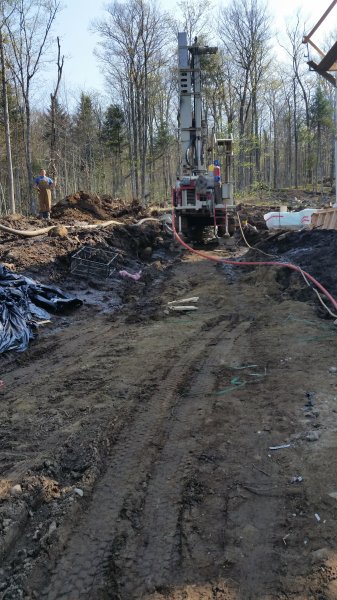 Puits artésien Stoneham - Aube 260 - La Jacques Cartier - Chemin des Chanterelles - Foreuse sur chenilles - Comacchio MC-900P