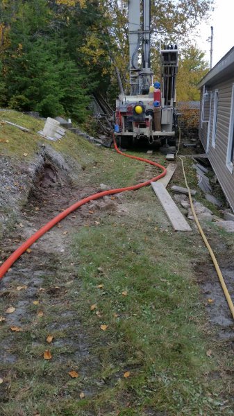 Puits artésiens Saguenay - Jonquière - Lac-Kénogami - Foreuse sur chenilles - Comacchio MC-900P