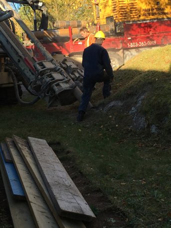 Puits artésien Lac-Kénogami - Jonquière - Saguenay - Foreuse sur chenilles - Comacchio MC-900P