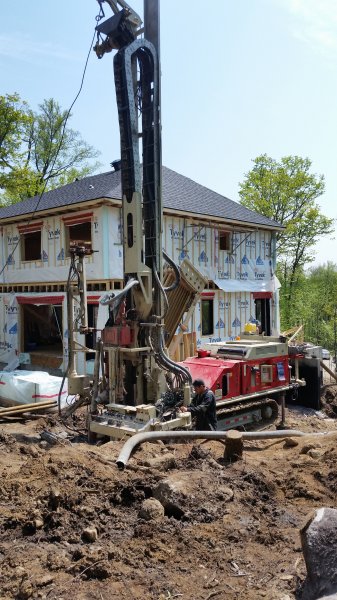 Puits artésien Aube 260 - Stoneham - Comacchio MC-900P - Foreuse sur Chenilles - Chemin des Chanterelles