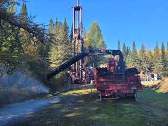 Puits artésien Saint-Hilarion - St-Hilarion - Charlevoix - Lac de la Mine - Foremost DR-24 - pompe submersible - forage charlevoix 