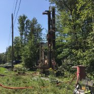 Puits artésien Saint-Férréol-les-neiges - Rue de Turin - Faubourg Olympique - Foreuse sur chenilles - Comacchio MC-900P - Forage Samson - Samson et Frères inc -Pompe submersible