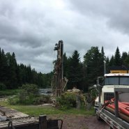 Puits artésien Sainte-Claire - Bellechasse - Chemin du Lac-Chez-Morissette - Foreuse sur chenilles - comacchio MC-900P - Pompe submersible - collerette de bentonite - forage samson - samson et frères inc - puits sainte-claire