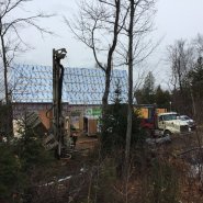 Puits artésien Charlevoix - Petite-Rivière-Saint-Francois - Chemin du Trait-Carré - Massif-de-Charlevoix - Forage Samson - Samson et Frères - Foreuse sur chenilles - Comacchio MC-900P  - Pompe submersible - Collerette de bentonite - Puits Charlevoix