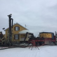 Puits artésien Lac-Frontière - Chaudière-Appalaches - Route 204 - Foreuse sur chenilles - Comacchio MC-900P - Forage Samson - Samson et Frères - Pompe submersible - Collerette de bentonite