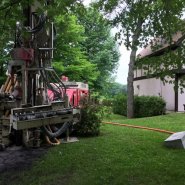 Puits artésien Ile-d'Orléans - Sainte-Pétronille - rue d'Orléans - Forage Samson - Samson et Frères  - foreuse sur chenilles - comacchio MC-900P - pompe submersible - collerette de bentonite