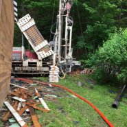 Forage géothermique - puits artésien - puits géothermique - géothermie - pompe submersible - foreuse sur chenilles - comacchio MC-900P - forage samson - Puits Québec