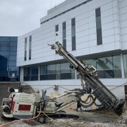 Forage ancrage au roc - mur berlinois - hôpital saint-hyacinthe - comacchio mc-22a - forage samson - tie-back