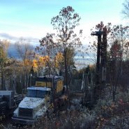 Puits artésien Charlevoix - domaine charlevoix - baie-saint-paul - chemin du domaine charlevoix - foreuse sur chenilles - comacchio mc-900p - puits charlevoix - pompe charlevoix - collerette de bentonite