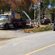 Puits artésien Sainte-Catherine-de-la-Jacques-Cartier - Puits Portneuf - Rue J-A Pélisson - foreuse sur chenilles - comacchio mc-22a - pompe submersible