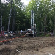 Puits artésien Stoneham - Chemin Craig - foreuse sur chenilles - Comacchio MC-900P - Pompe submersible 