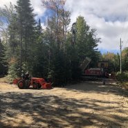 Puits artésien Charlevoix - fief du massif - petite-rivière-saint-francois - chemin sainte-berthe - foreuse sur chenilles - comacchio mc-900p - puits charlevoix - forage charlevoix - pompe submersible - forage samson