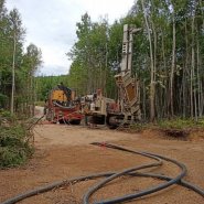 Puits artésien Petite-Rivière-Saint-Francois , Domaine Kalmia - Puits Charlevoix - Rue Victoria-Desgagnés - Foreuse sur chenilles - comacchio MC-900P - Pompe submersible - forage charlevoix