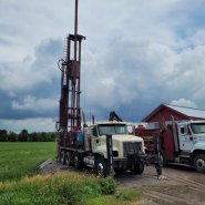 Puits artésien Saint-Henry - Lévis - forage samson - foremost dr-24 - puits agricole - puits artésien agricole - chemin de la petite-grillage - Puits lévis - forage lévis