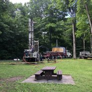 Puits géothermique samson - puits test - forage samson - foreuse sur chenilles - comacchio mc-900p - halte routière saint-michel de bellechasse